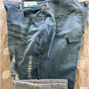 Distressed skinny crop